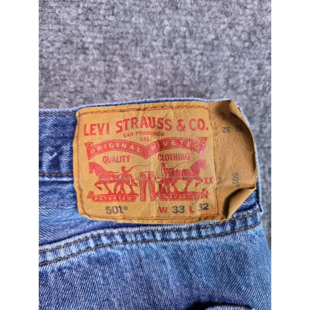 Levi's 501 Original Fit Jeans Mens 33x32 Blue Medium Wash Straight Leg Denim - Picture 3 of 11